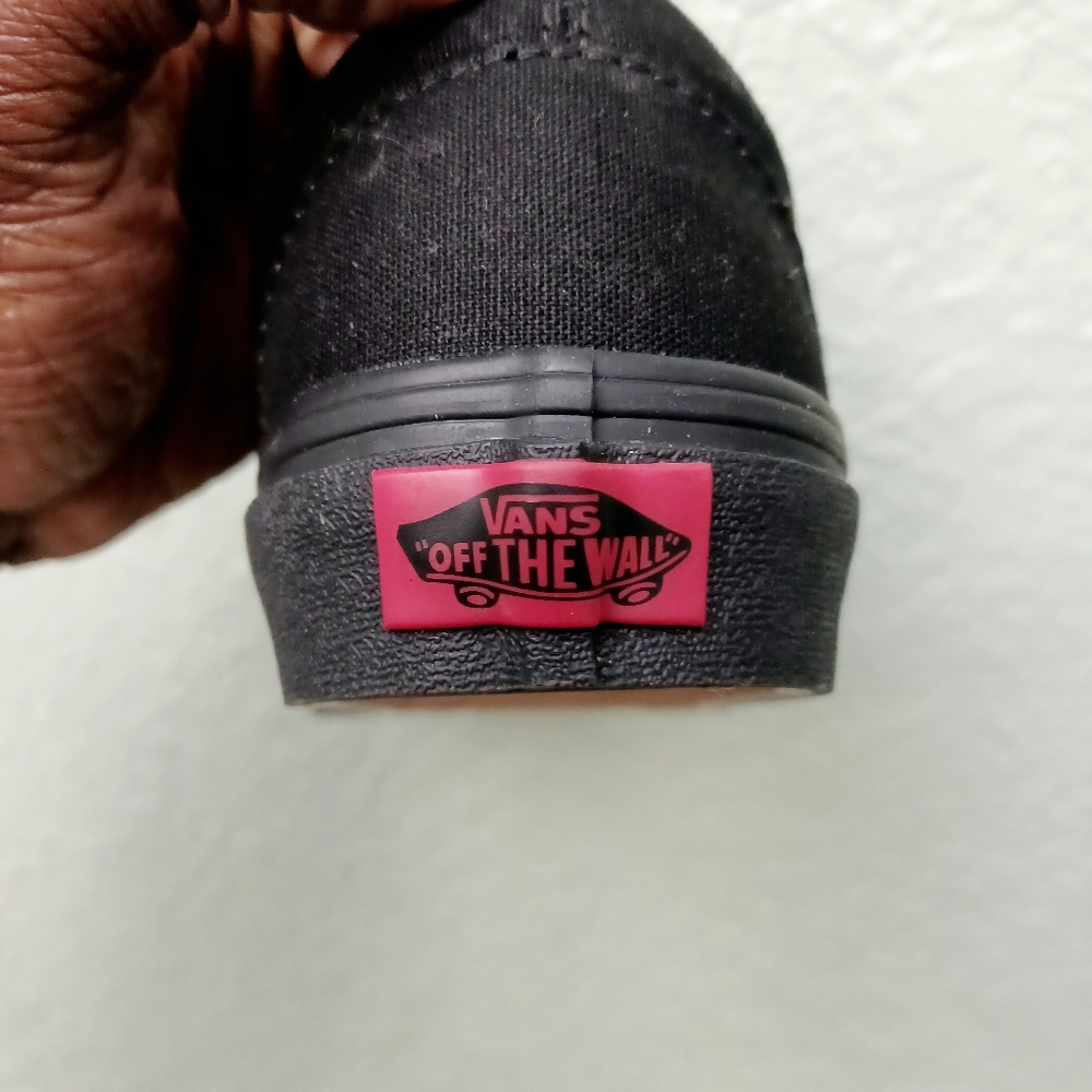 New! Van's Classic Black Slip On👟